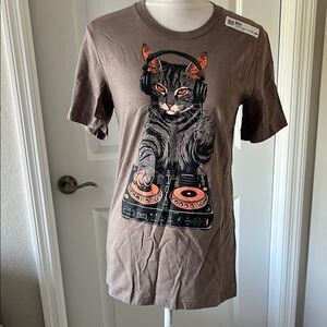 Jumble Tabby Tracks DJ Cat Graphic T-Shirt - NWT SZ S